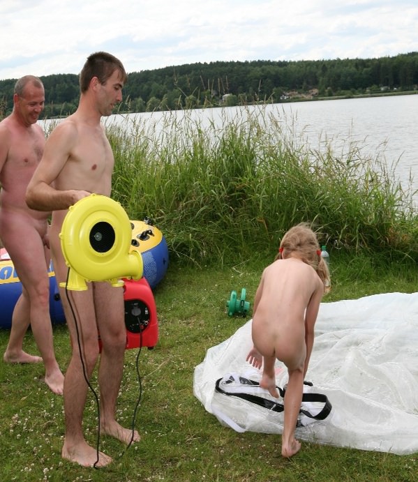 FKK Club - Photo of families of naturist on the lake