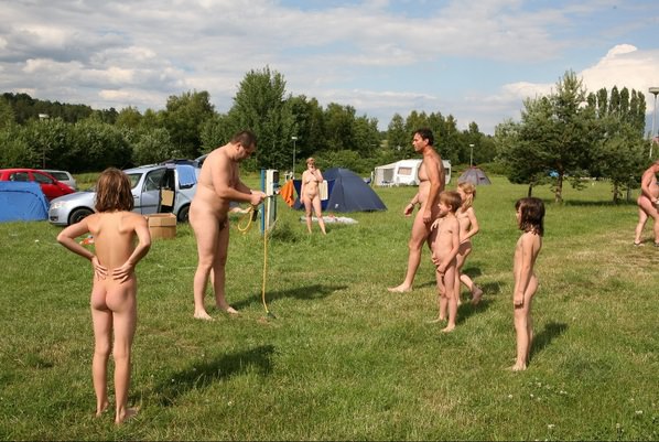 Photo nudism - games outdoors