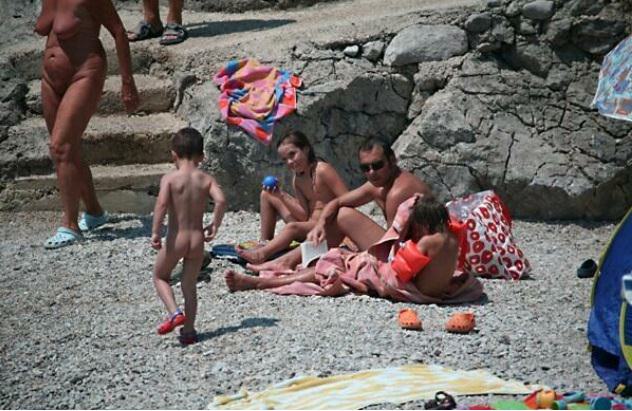 Purenudism - a family nudism of FKK