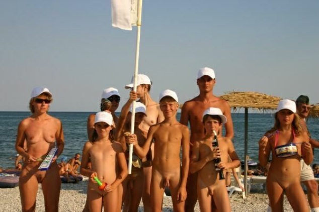 Camp of nudists on the sea - Purenudism