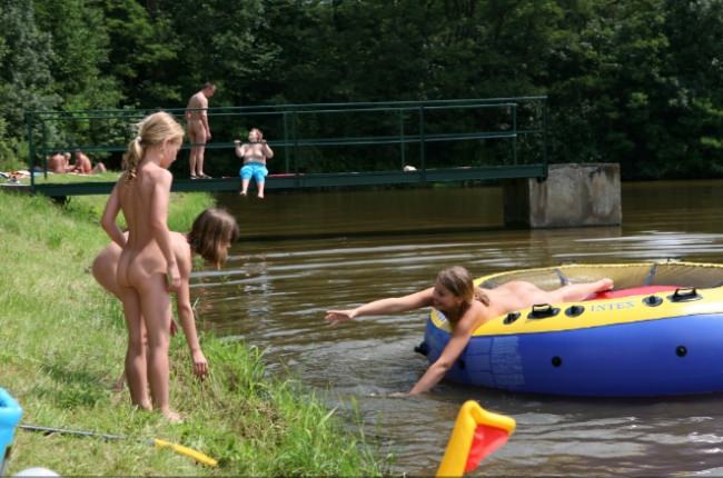 The best photos of a family naturism