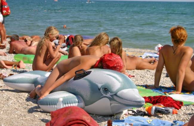 Photo of rest of girls in the company of nudists