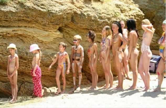 Nudism in style bodyart