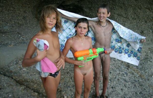 Premium content - photo family nudism