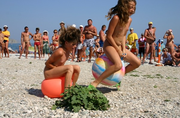 Competitions for young nudists