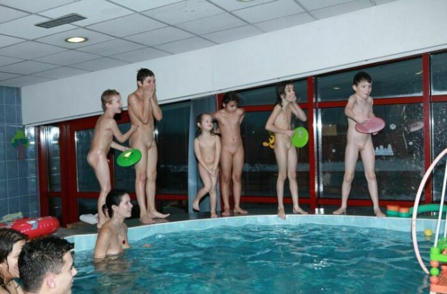 Family naturism in the pool - Purenudism pictures